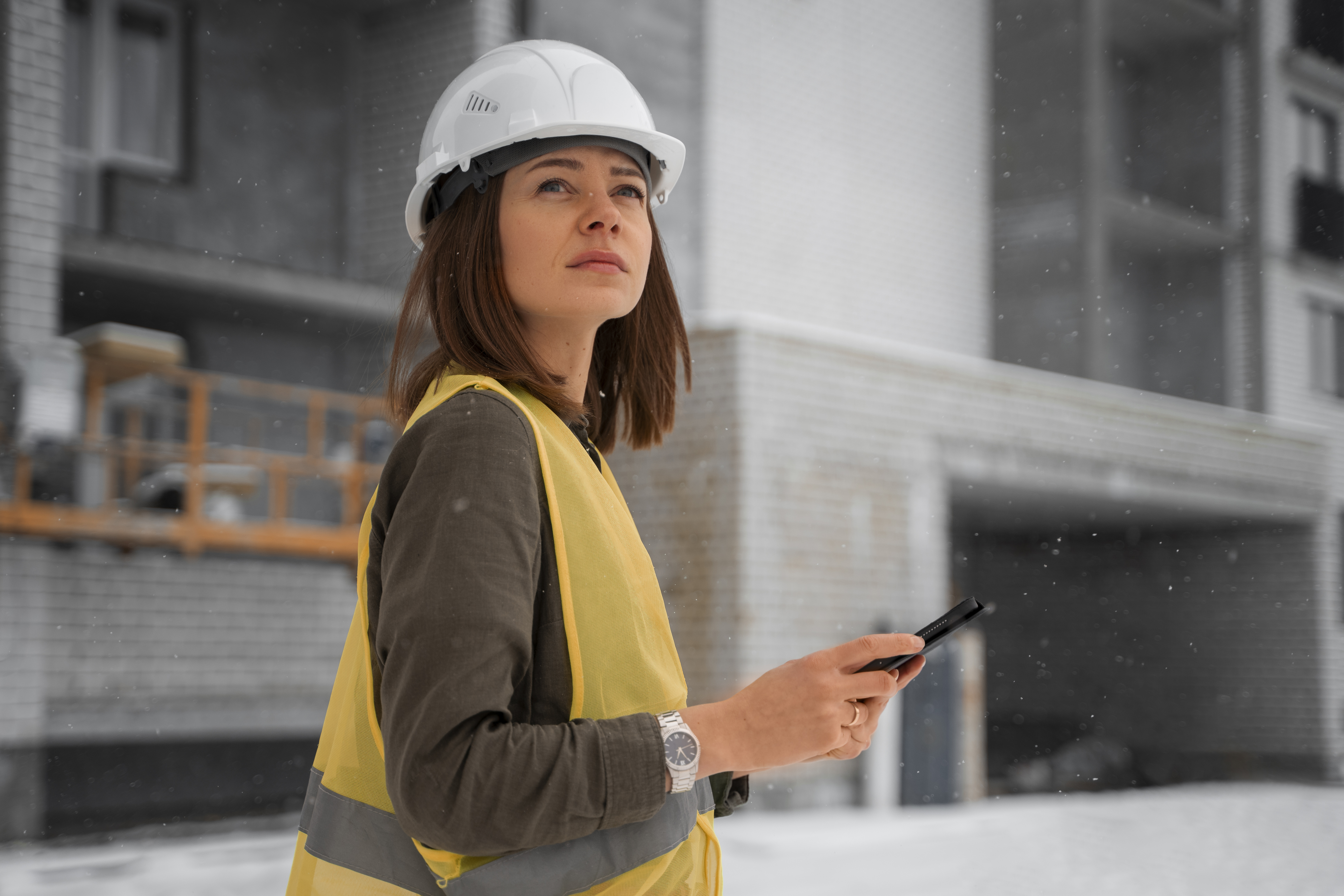 Medium Shot Woman Working As Engineer