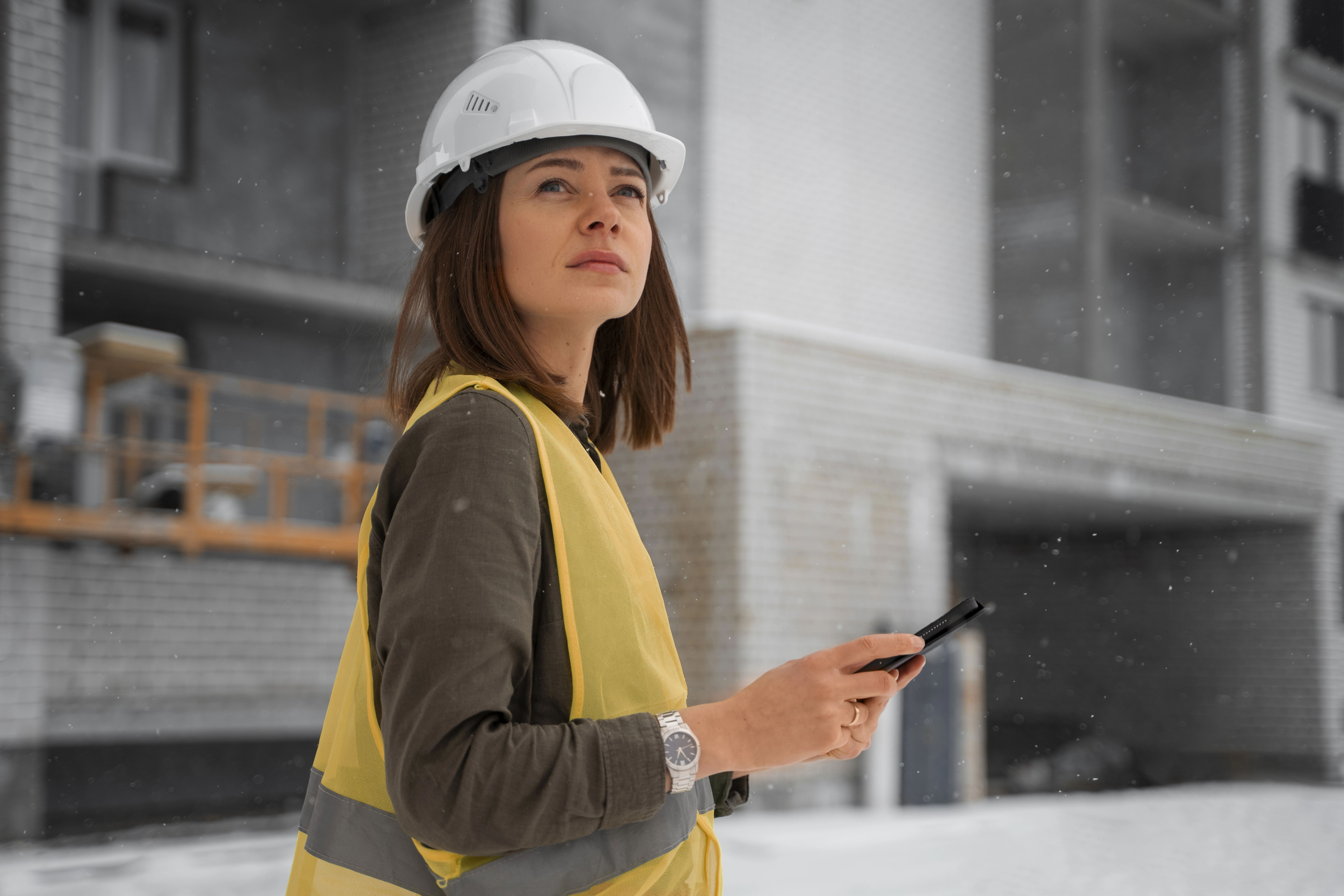 Medium Shot Woman Working As Engineer
